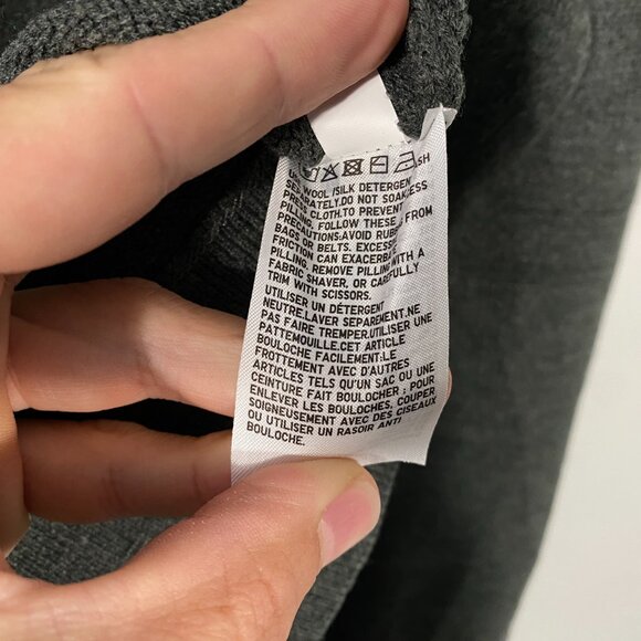 J.W.Anderson x Uniqlo Embroidered Logo Turtleneck 1/4 Zip Gray Sweater mens L - Picture 6 of 7
